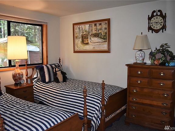 4th image of 203 Mountain View Dr