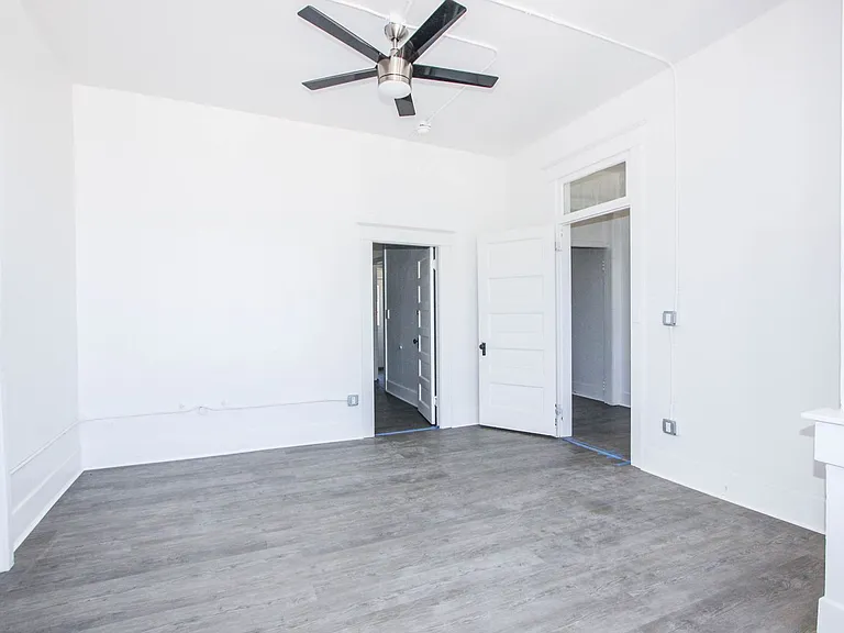 215 E Willis St — Photo 3