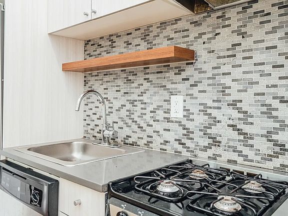 3rd image of 358 Palmetto St APT 2C