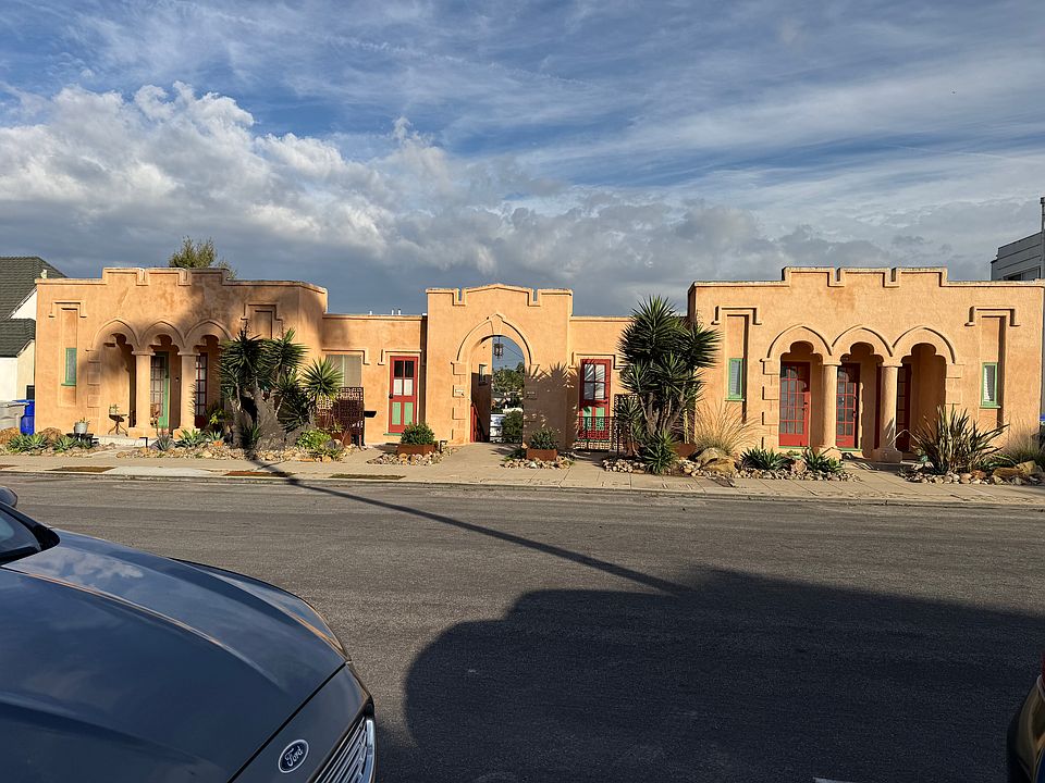 Moorish Revival Court - street view