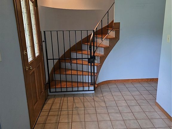 3rd image of 8124 Thornhurst Dr