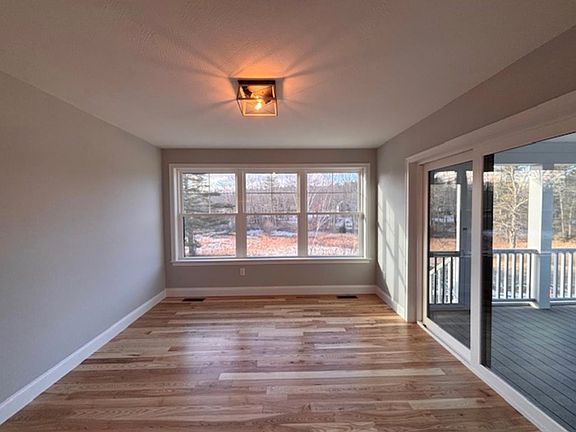 5th image of 16 Edgewater Drive #34