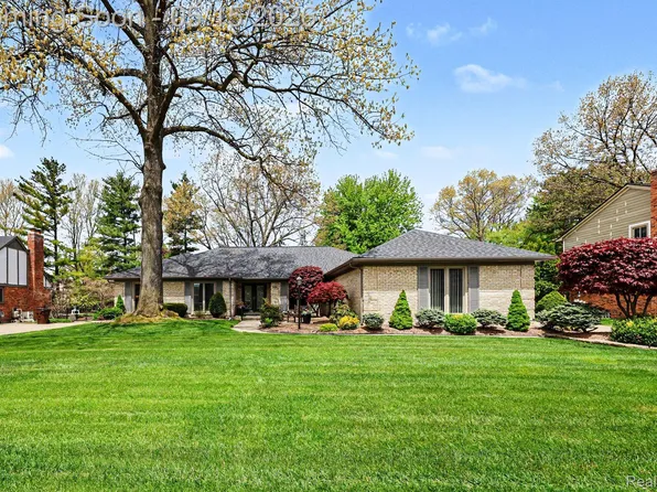 11921 Rain Tree Ct, Shelby Township, MI 48315