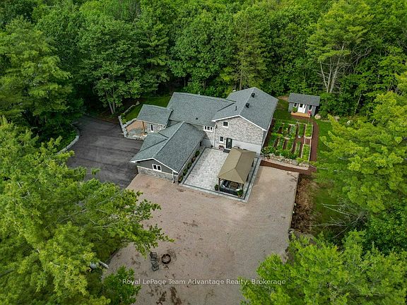 2nd image of 17 Hunter Dr