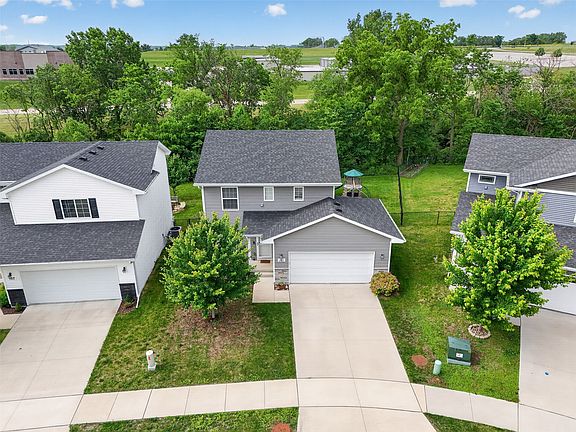 3rd image of 161 Aspen Dr