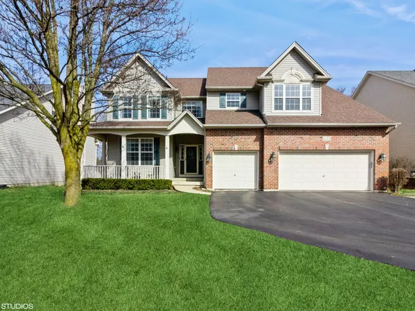 633 Hammer Ln, North Aurora, IL 60542