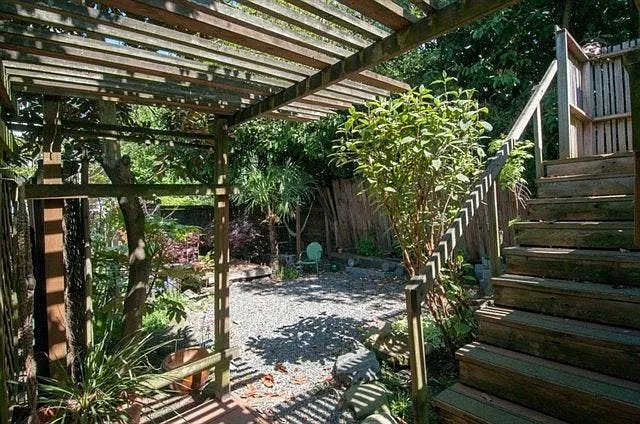 910 E Miller St — Photo 9