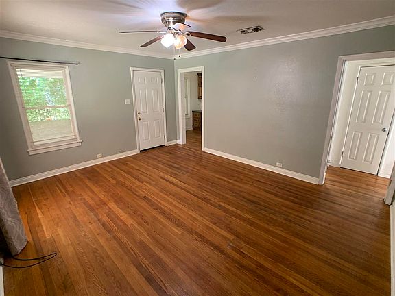 2nd image of 1610 Linden Ave