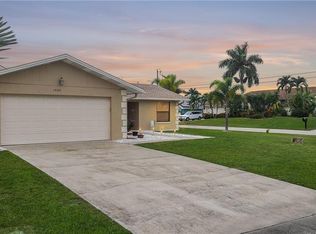 1040 SE 23rd Ave, Cape Coral, FL 33990