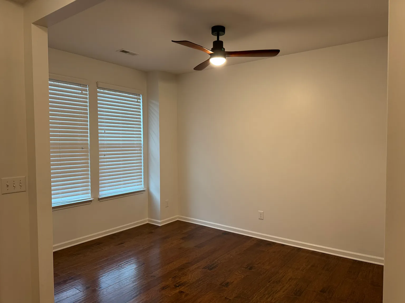 3920 Valley Side Ct — Photo 2