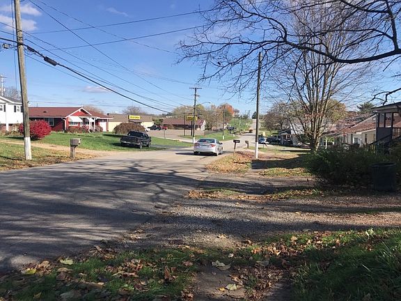 4th image of 147 E Main St