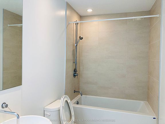 3rd image of 185 Roehampton Ave #2311