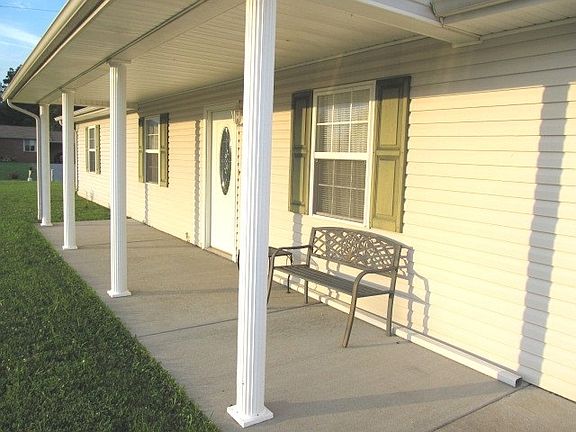 3rd image of 21 Landon Ln