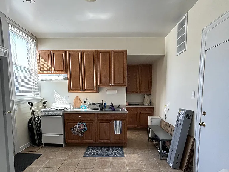 3730 N. Sheffield Ave — Photo 9