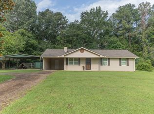 1165 Darracott Rd, West Point, MS 39773