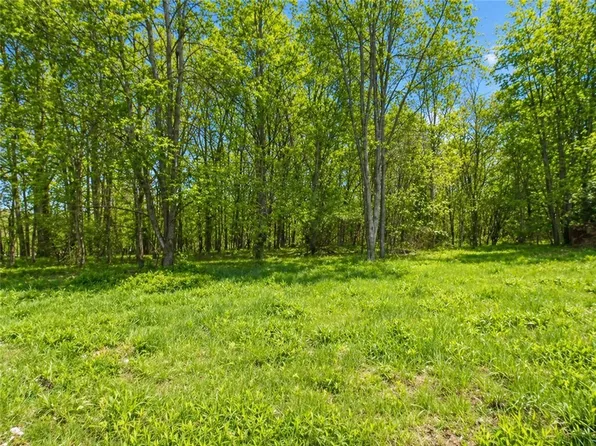 121 Westward Ln, Butler, PA 16001