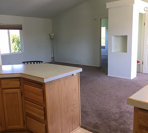 4th image of 524 Monterey Dr