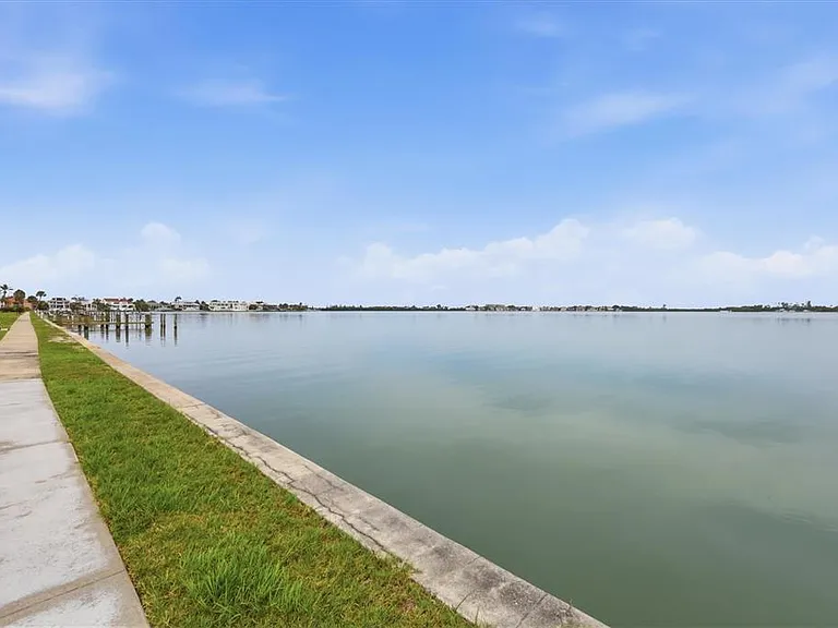 769 John Ringling Blvd #4 — Photo 32