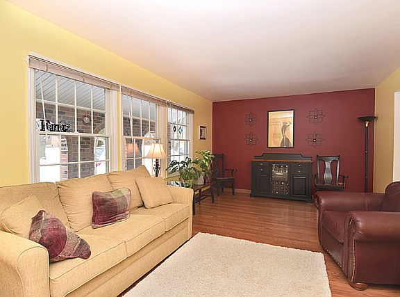 2nd image of 839 Braemar Dr