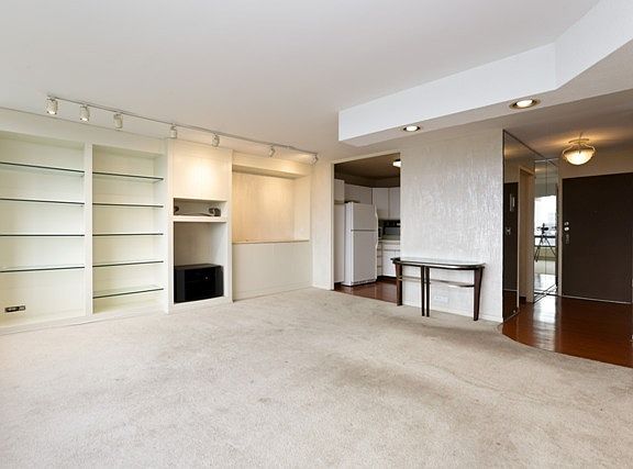 3rd image of 2800 N Lake Shore Dr APT 3905