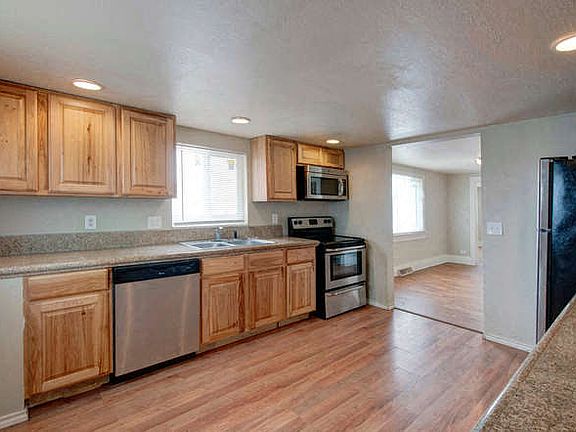3rd image of 3353 W Virginia Ave