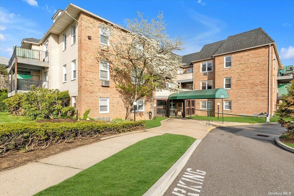 570 Broadway UNIT A30, Lynbrook, NY 11563 Zillow