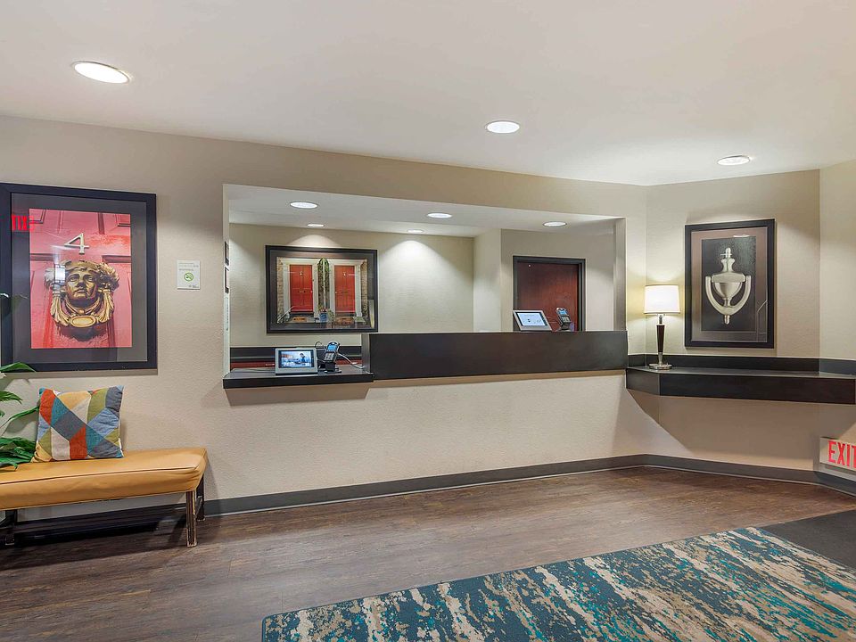 Lobby and Guest Check-in