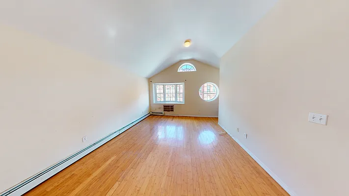 Sold by Remax Edge | media 2