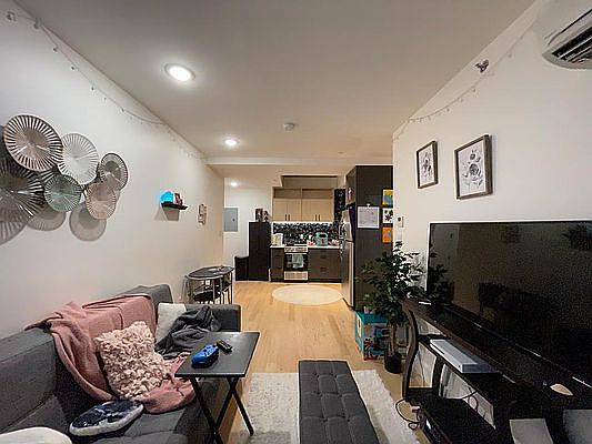 3rd image of 204 Linden Blvd #6B