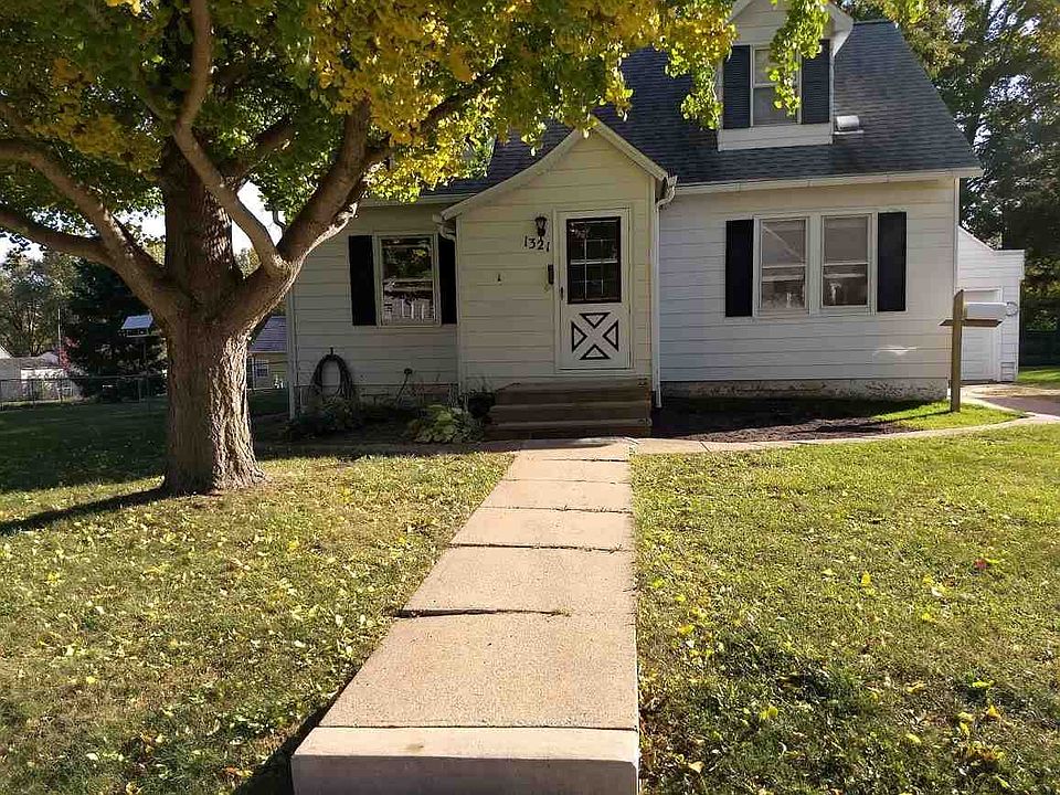 1st image of 1321 Parker St