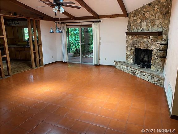 3rd image of 942 Tall Pine Dr