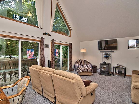 3rd image of 1073 Wallenpaupack Dr