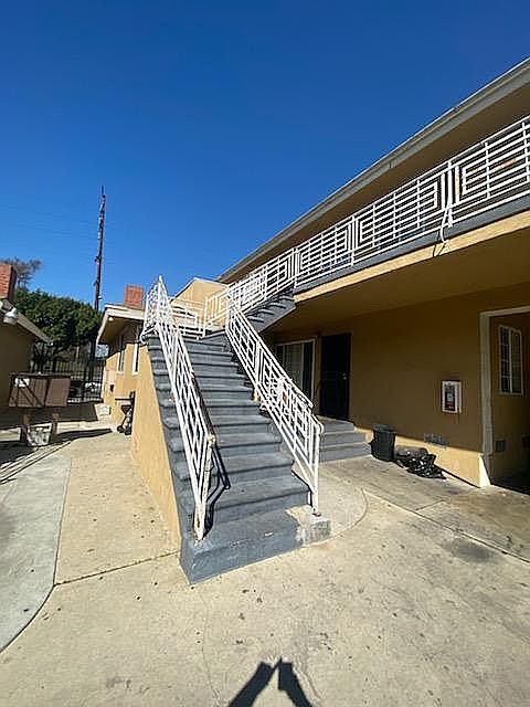 2nd image of 1906 W El Segundo Blvd APT 2