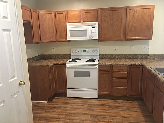 4th image of 413 Shoally Brook Dr
