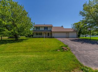 19417 Lakewood Dr, Bloomington, IL 61705