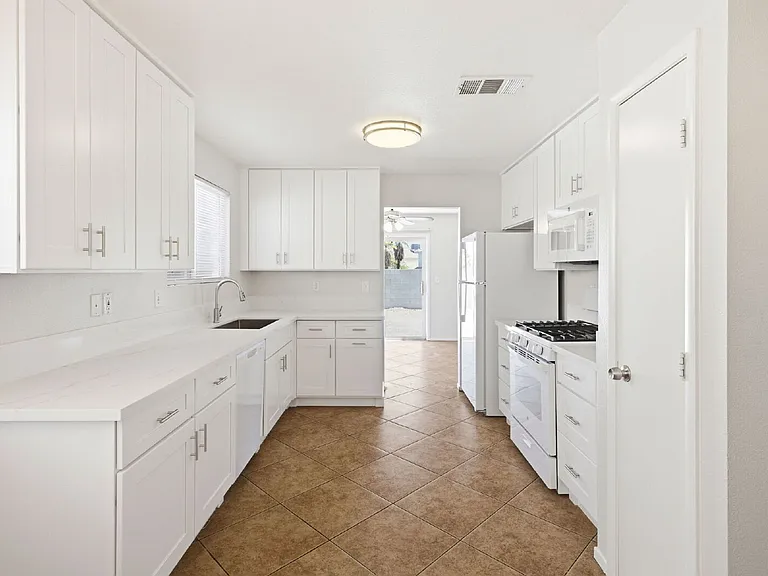 3788 Gulliver St — Photo 9