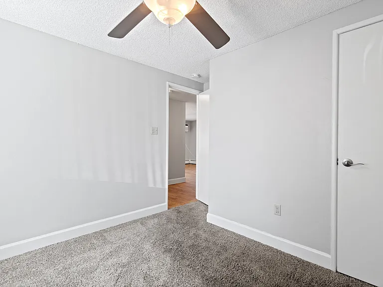 Lincoln Park Apartments — Photo 16