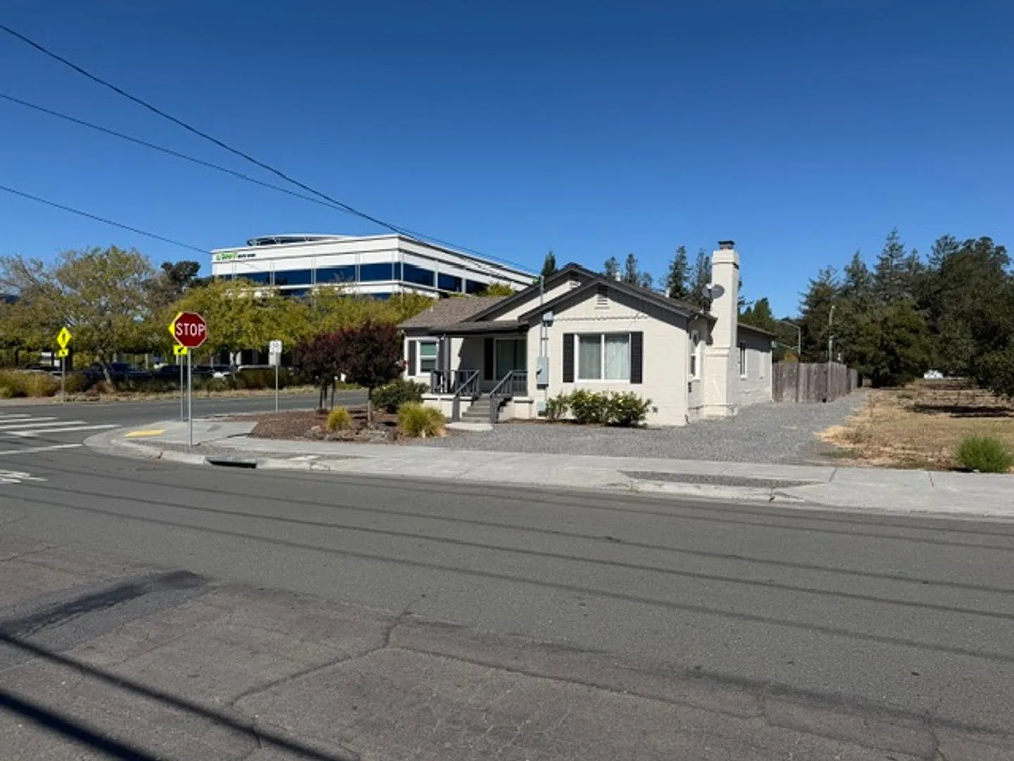 Spacious 3-Bedroom Home on Large Lot with Shop/Garage & Fenced Yard — Photo 2