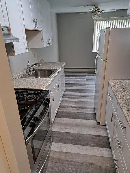 6000 Nob Hill Dr — Photo 2