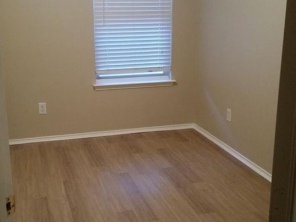 5th image of 1712 Kelly Ln