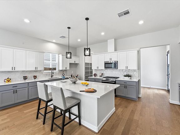 3rd image of 7208 Shadyvilla Ln
