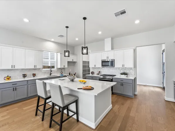 7208 Shadyvilla Ln, Houston, TX 77055