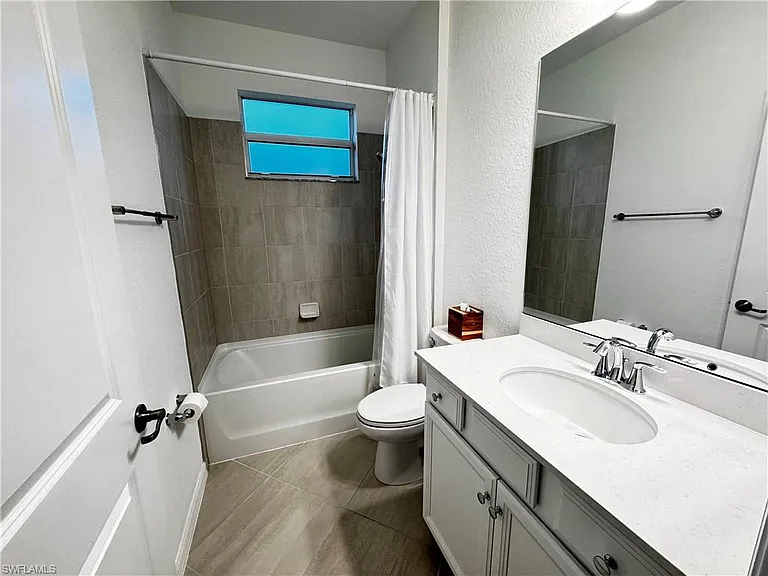 2084 Wellington St — Photo 11