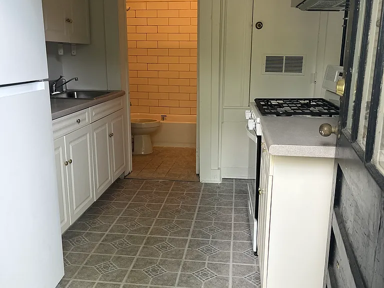 504 Calhoun St NW #B — Photo 4