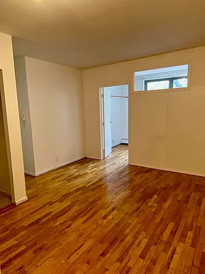 Rented by Green Line Realty | media 9