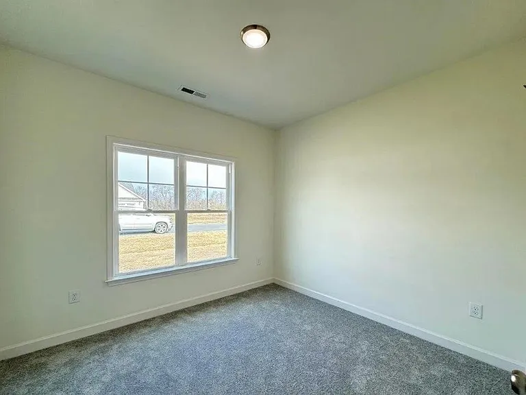106 E Sillinger Dr — Photo 5