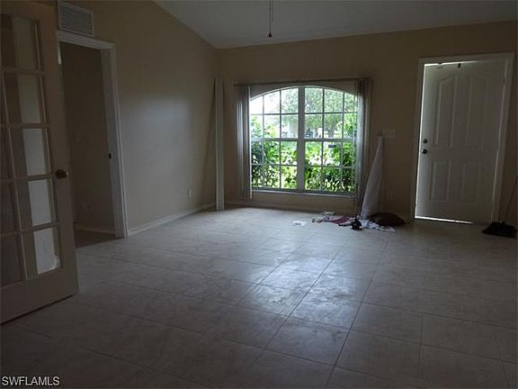 3rd image of 2123 NE 25th St