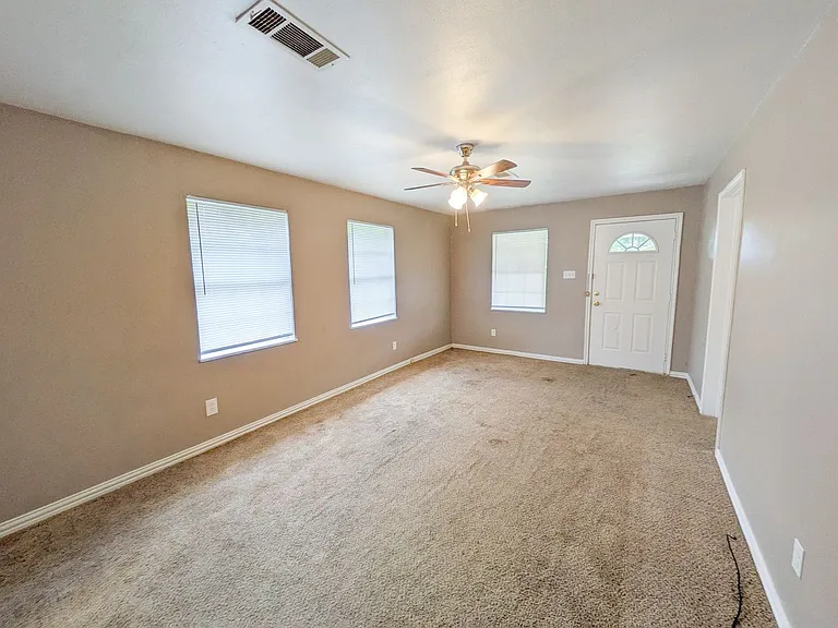 1624 Franklin Ave — Photo 3