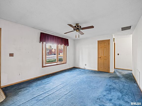 4th image of 1 Pioneer Ct