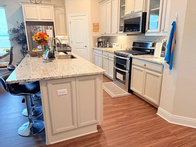 1224 Leaning Oak Ln — Photo 8